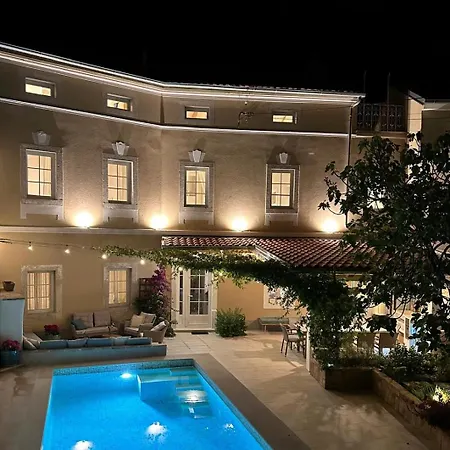 Cotton House Pool & Garden *