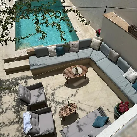 Cotton House Pool & Garden Pansiyon Novi Vinodolski