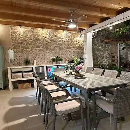 Pansiyon Cotton House Pool & Garden