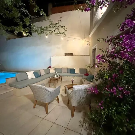 Δωμάτια σε οικογενειακή κατοικία Cotton House *