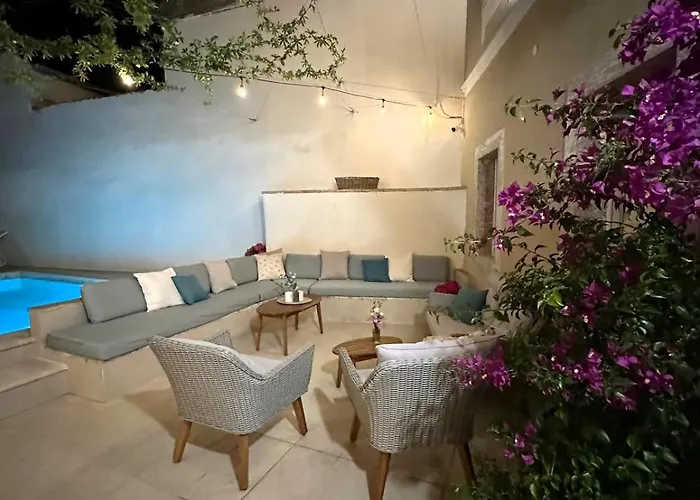Δωμάτια σε οικογενειακή κατοικία Cotton House *