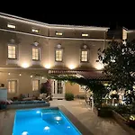 Cotton House Pool & Garden *