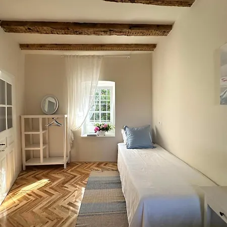 Gazde/Camere de închiriat Cotton House