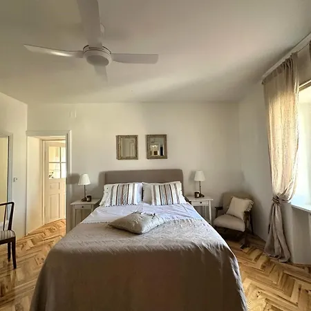 Cotton House Gazde/Camere de închiriat
