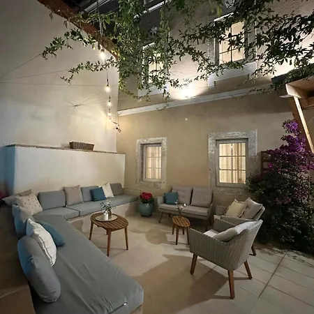 Gazde/Camere de închiriat Cotton House