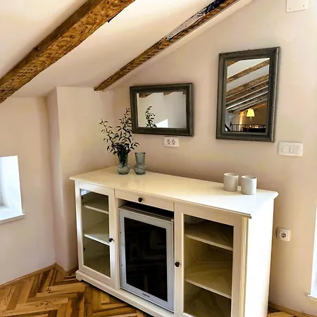 Gazde/Camere de închiriat Cotton House *