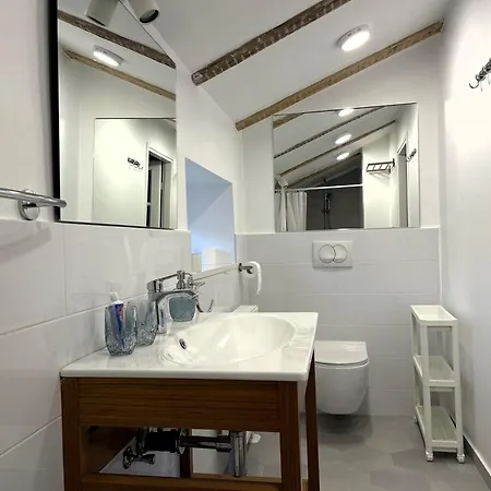 Δωμάτια σε οικογενειακή κατοικία Cotton House Novi Vinodolski