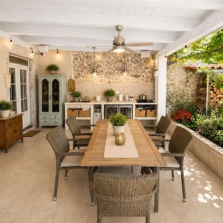 Kwatera prywatna Cotton House Pool & Garden Novi Vinodolski